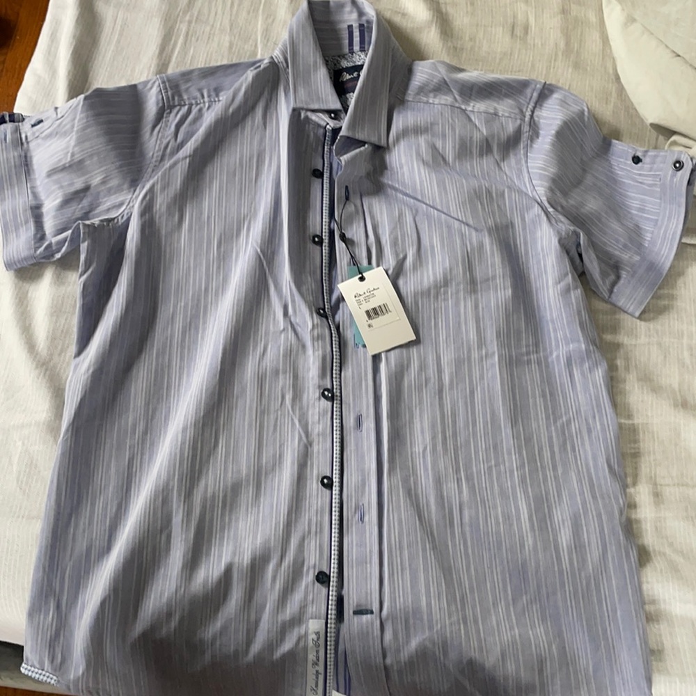 Brand new Robert Graham tailored fit